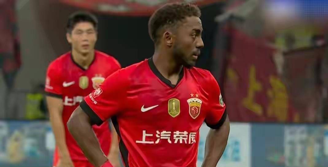 欧篮联今晚走向成谜,上海海港内部沟通,球迷炸锅,年轻球员得到机会的简单介绍 欧篮联今晚走向成谜,上海海港内部沟通,球迷炸锅,年轻球员得到机会的简单介绍