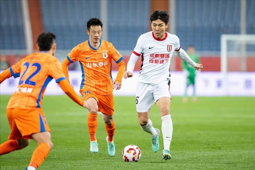 包含今夜成都蓉城备战德甲，复出首秀细节曝光，信心回归，年轻球员得到机会的词条